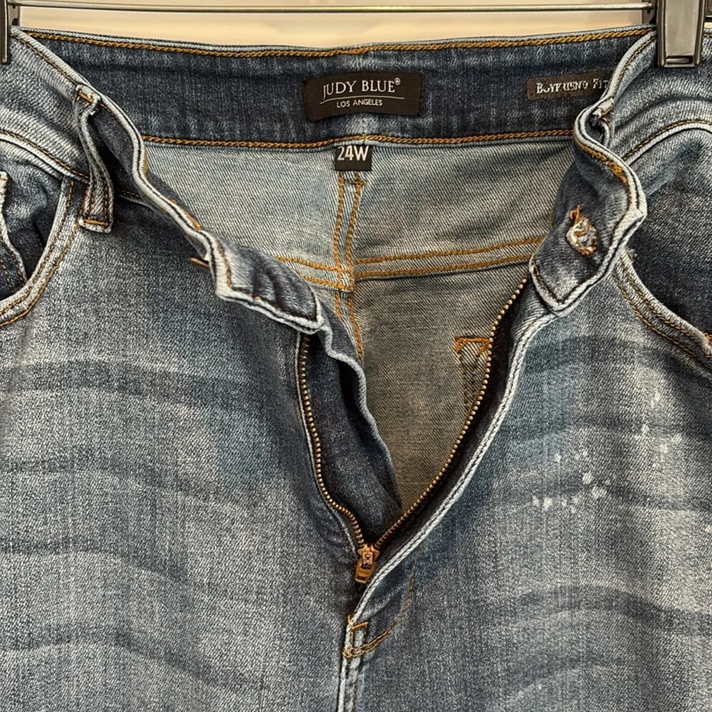 Judy Blue Boyfriend Fit jeans - distressed & intentional bleach spots - Picture 3 of 16